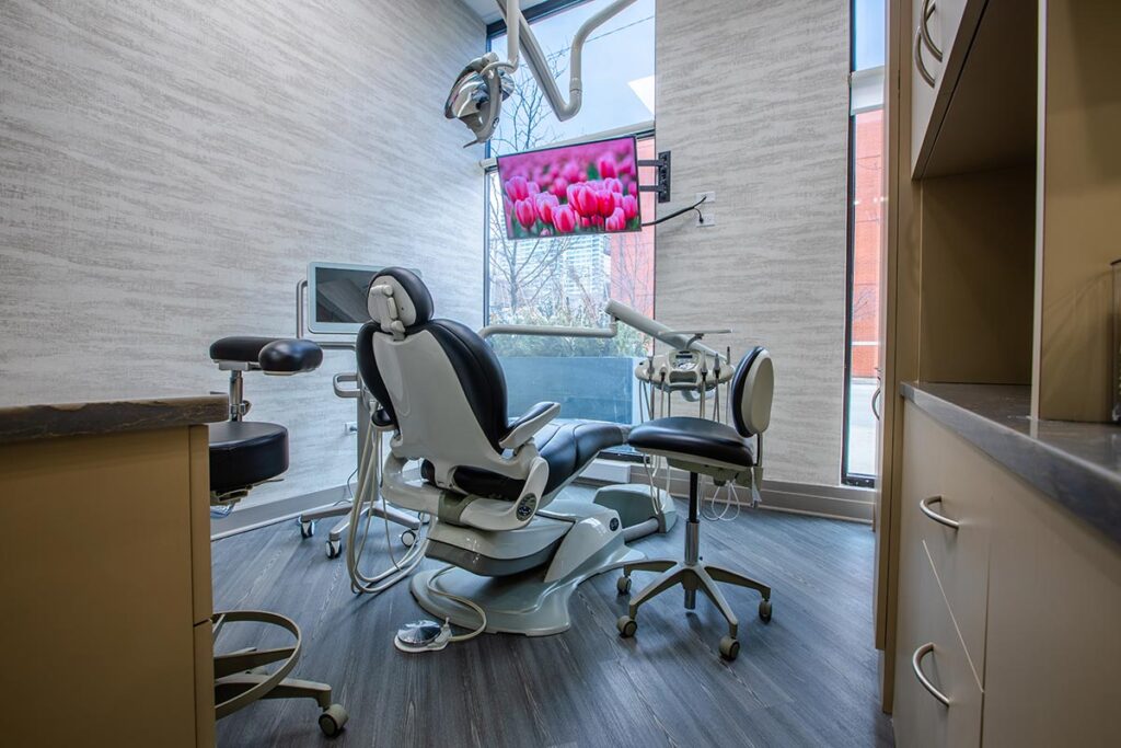 chicago river west dentist