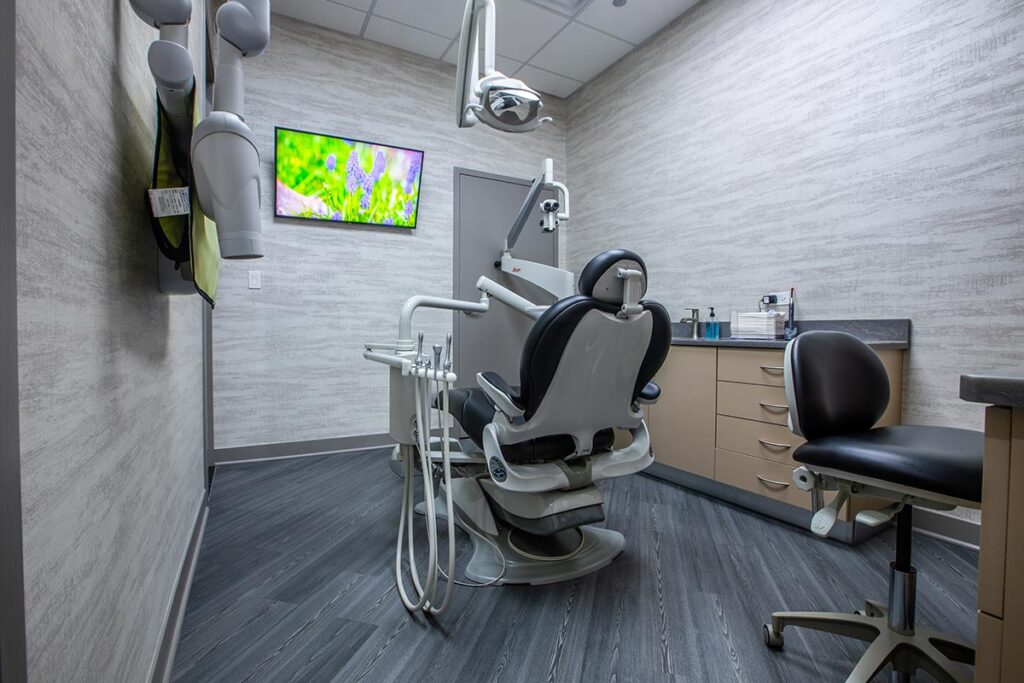 chicago river west dentist