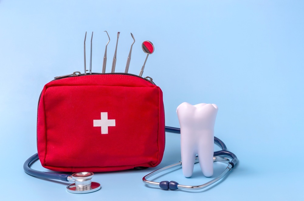 Dental Emergency First Aid Items Coaches and Trainers Should Keep on